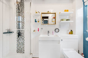 Ensuite- click for photo gallery